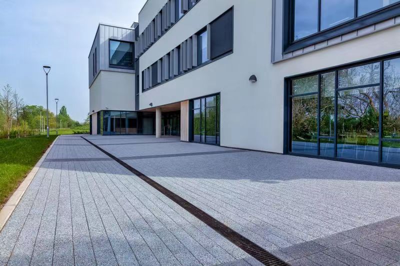 武汉光谷科学岛春光路砂基透水砖应用项目